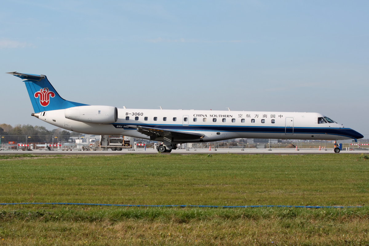 B-3060, China Southern Airlines (Aircraft » EPWA Spotting » Embraer ERJ-145)