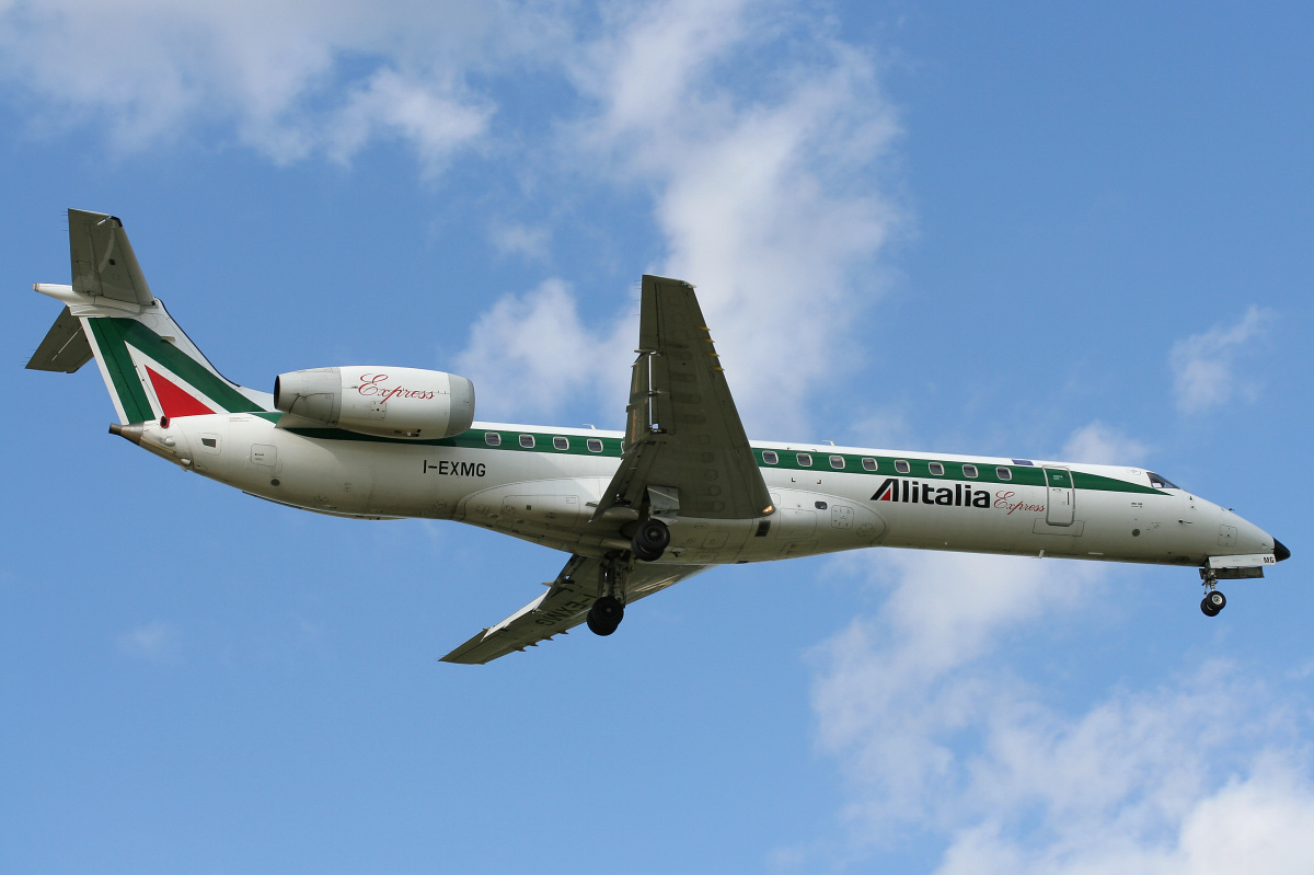 I-EXMG, Alitalia Express (Samoloty » Spotting na EPWA » Embraer ERJ-145)