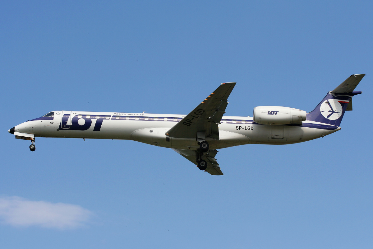 SP-LGD (Aircraft » EPWA Spotting » Embraer ERJ-145 » LOT Polish Airlines)