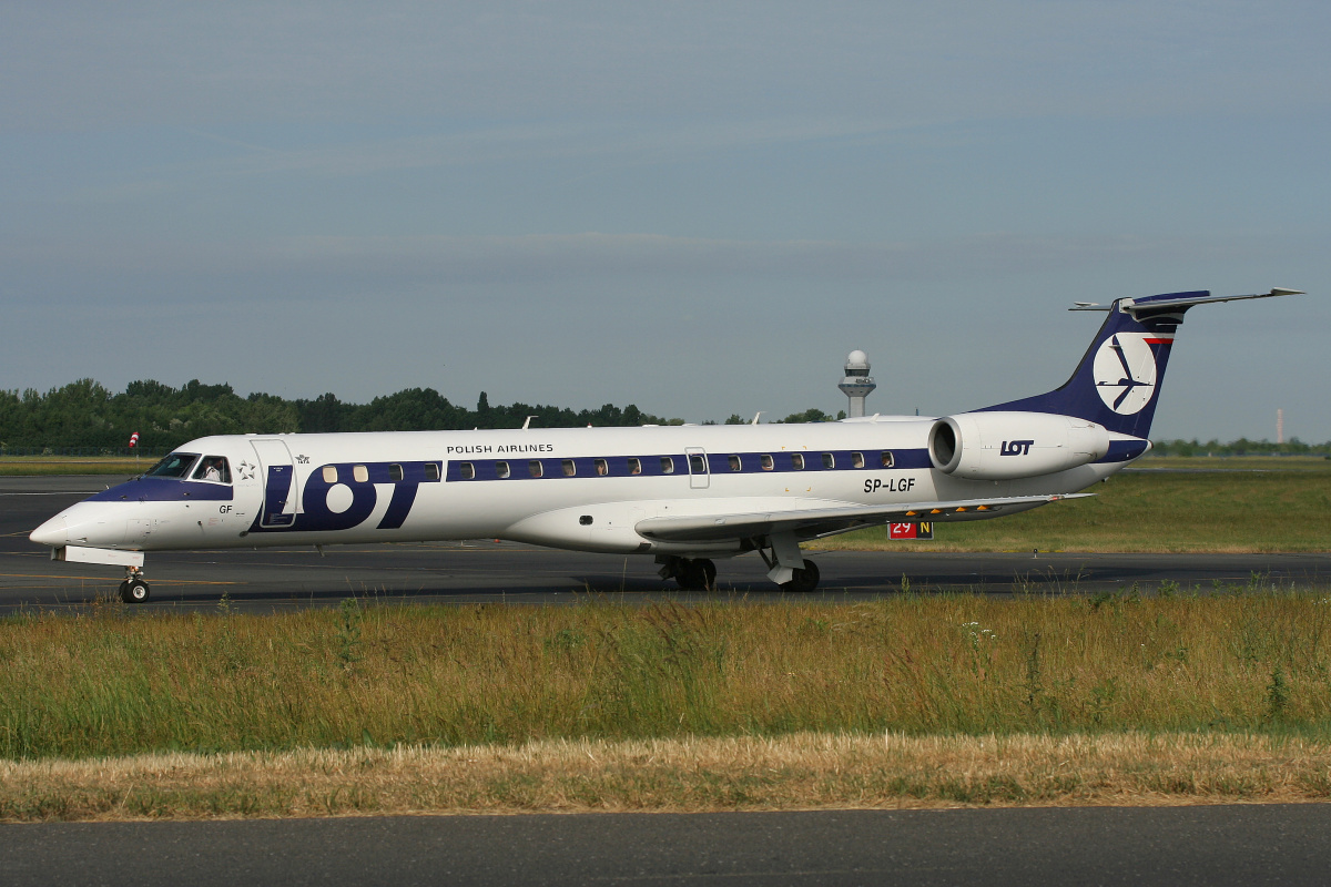 SP-LGF (Aircraft » EPWA Spotting » Embraer ERJ-145 » LOT Polish Airlines)