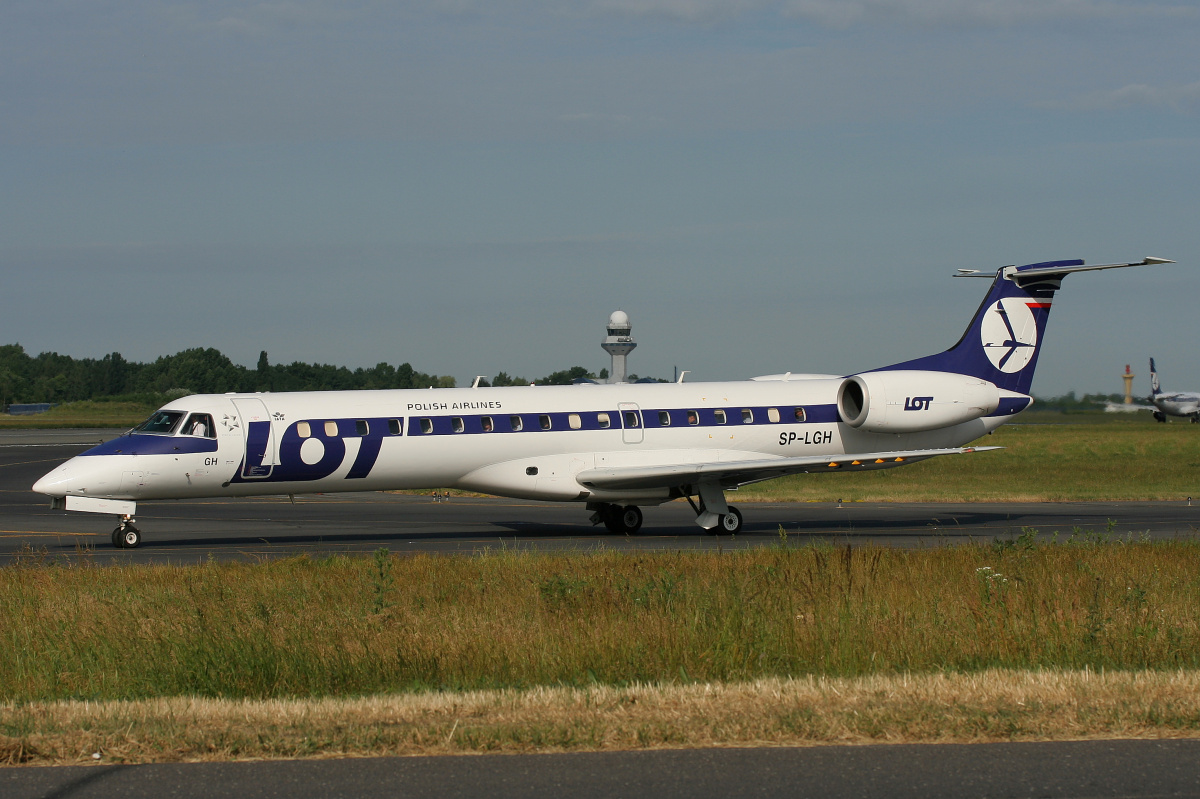 SP-LGH (Samoloty » Spotting na EPWA » Embraer ERJ-145 » Polskie Linie Lotnicze LOT)