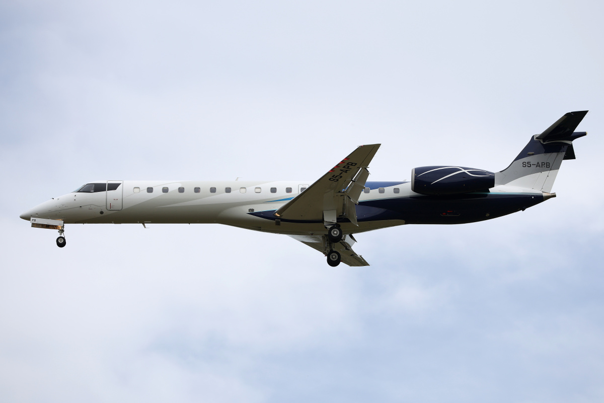 S5-APB, AlpAvia (Aircraft » EPWA Spotting » Embraer ERJ-145)