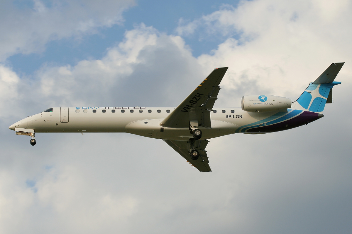 SP-LGN, SkyAirworld (Samoloty » Spotting na EPWA » Embraer ERJ-145)