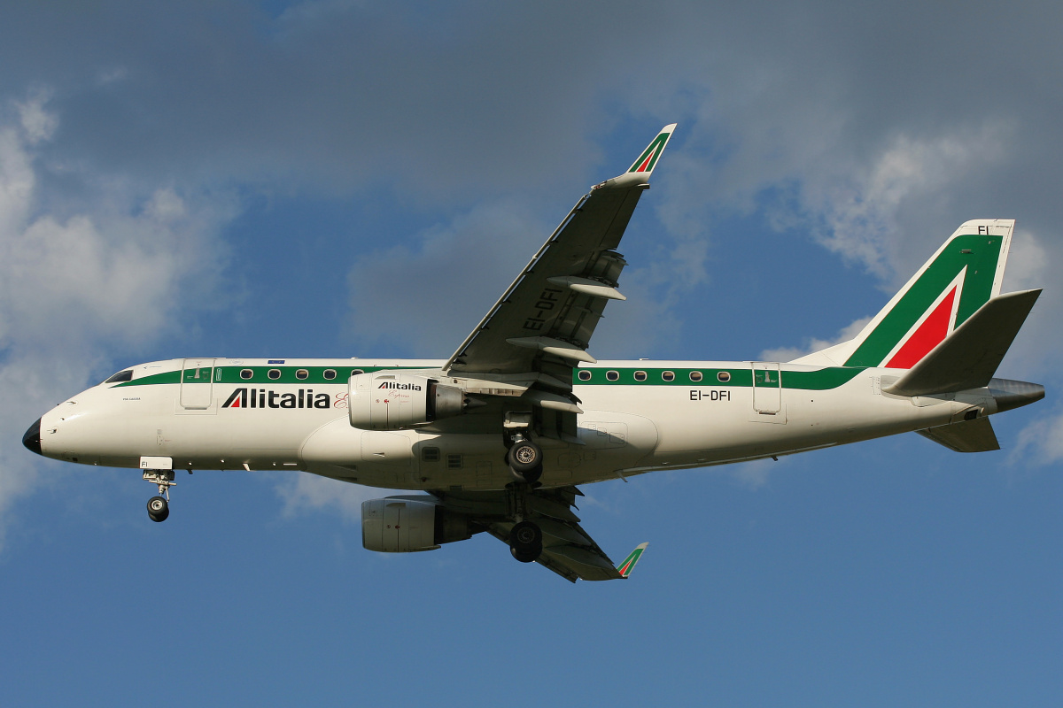 EI-DFI, Alitalia Express (Aircraft » EPWA Spotting » Embraer E170)