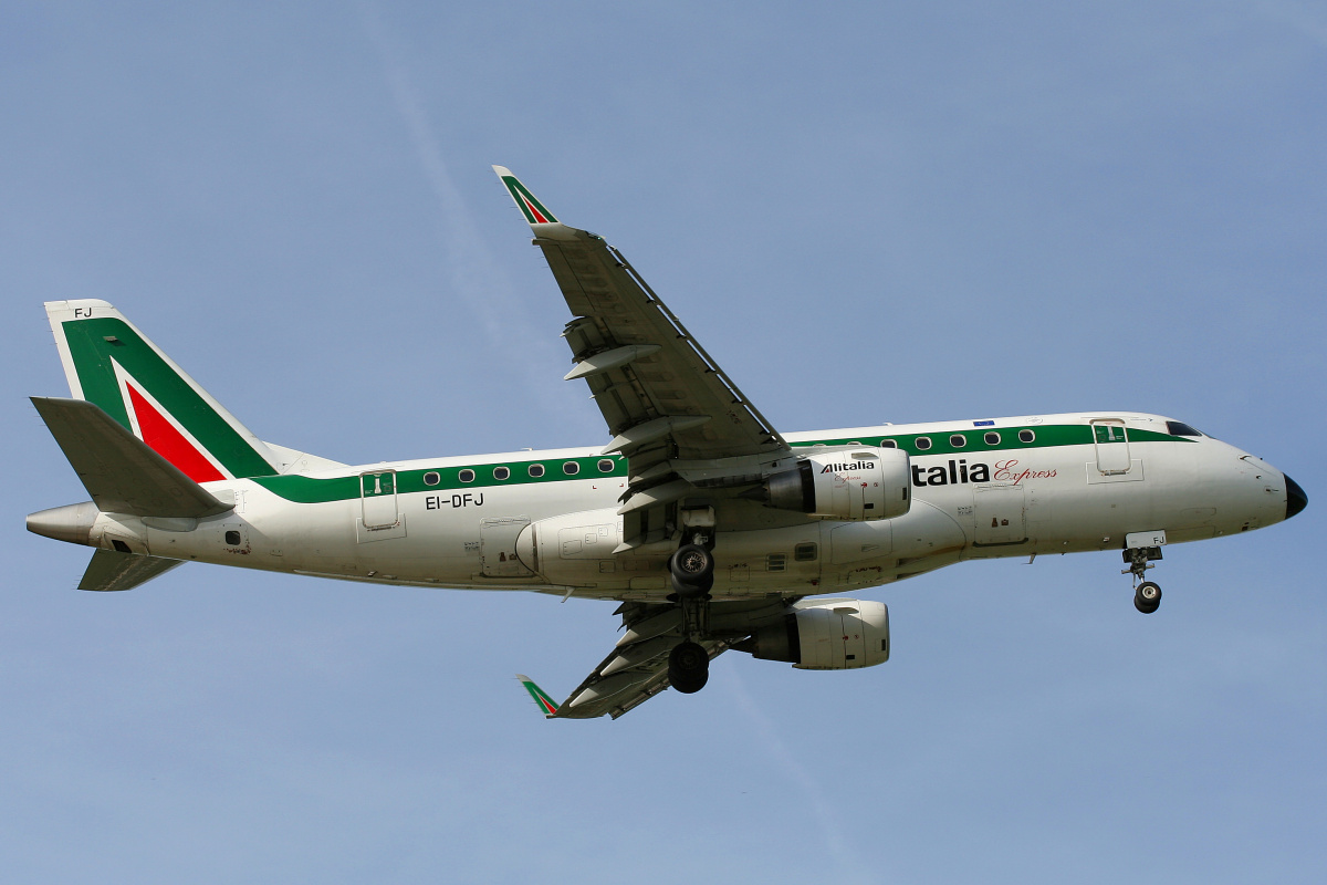 EI-DFJ, Alitalia Express (Aircraft » EPWA Spotting » Embraer E170 (ERJ-170-100))