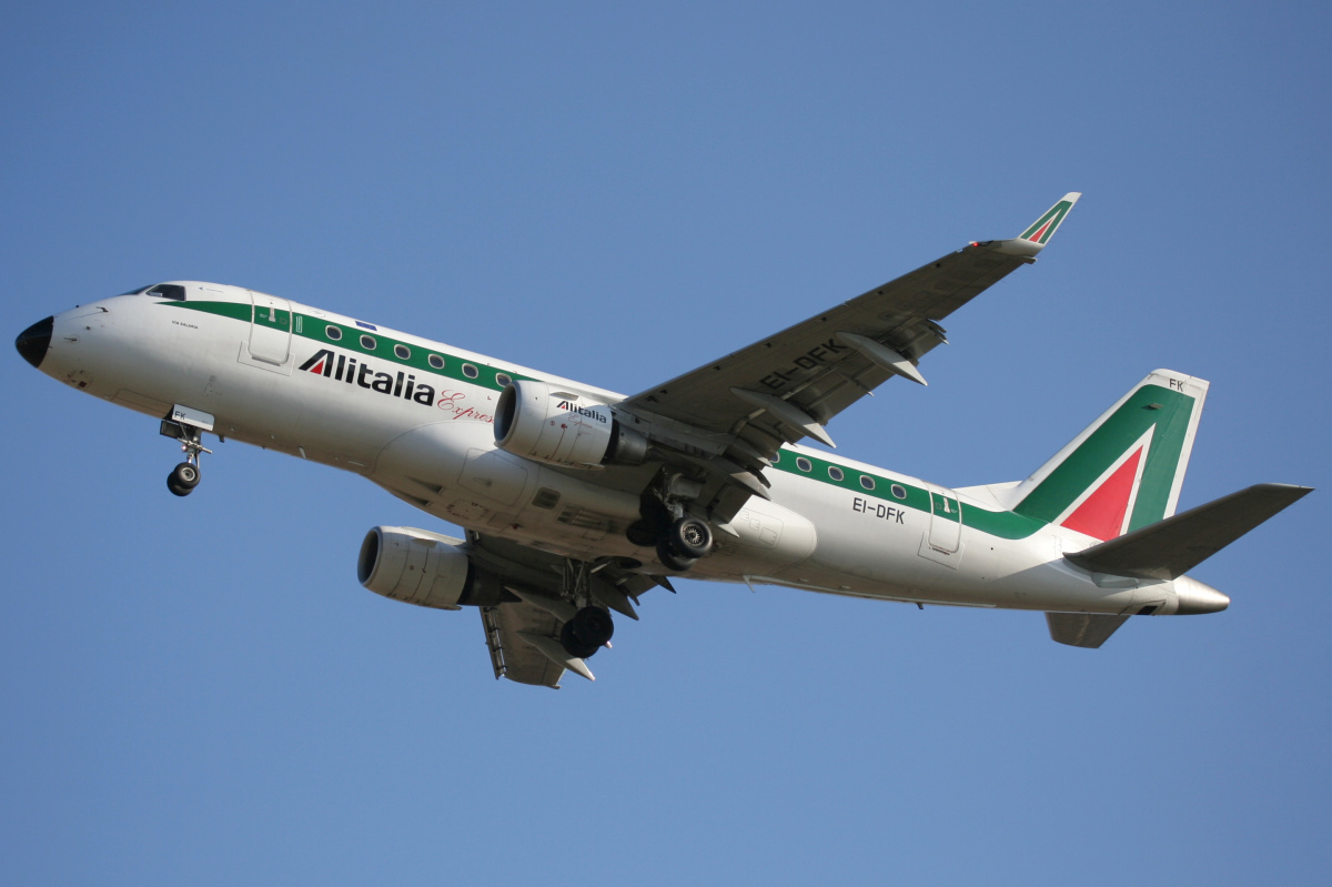 EI-DFK, Alitalia Express (Aircraft » EPWA Spotting » Embraer E170)