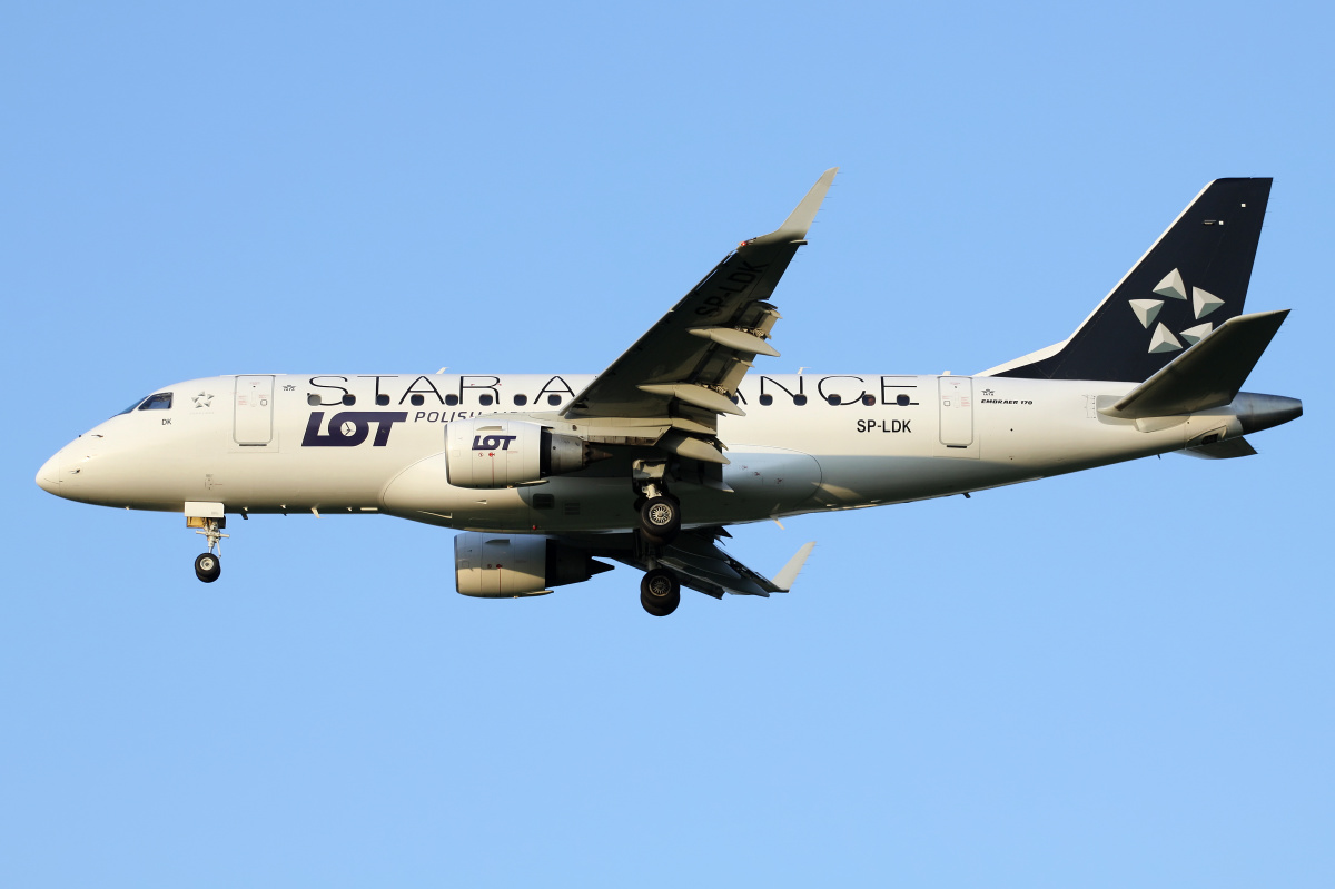 SP-LDK (Star Alliance livery) (Aircraft » EPWA Spotting » Embraer E170 » LOT Polish Airlines)