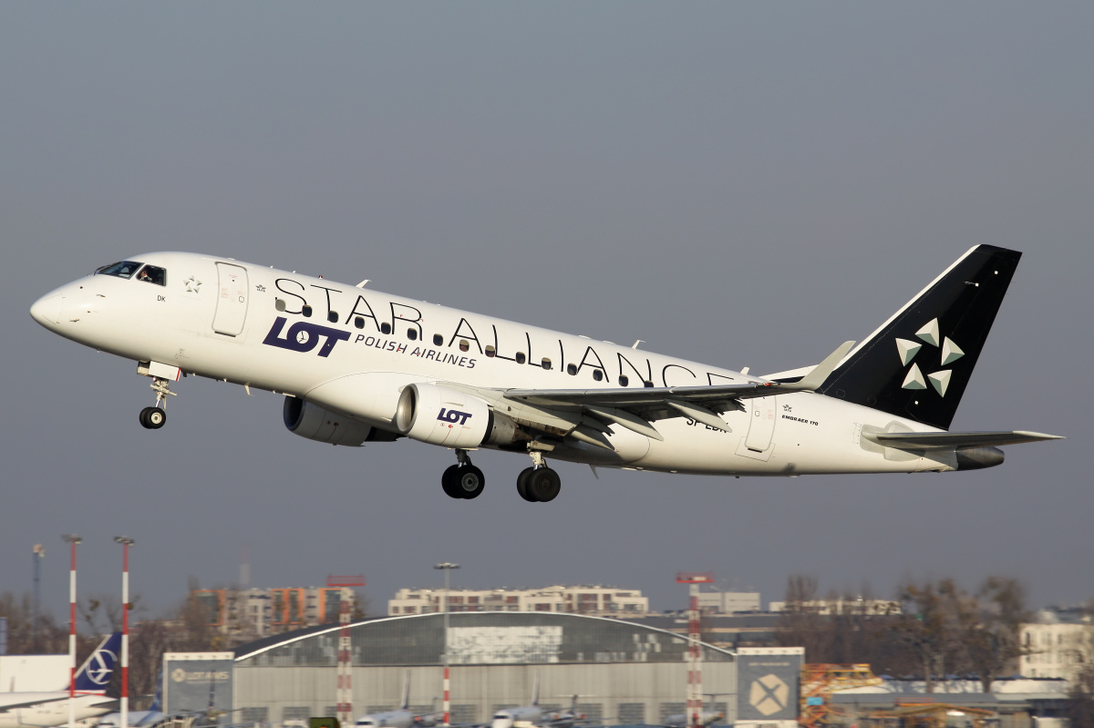 SP-LDK (Star Alliance livery) (Aircraft » EPWA Spotting » Embraer E170 (ERJ-170-100) » LOT Polish Airlines)