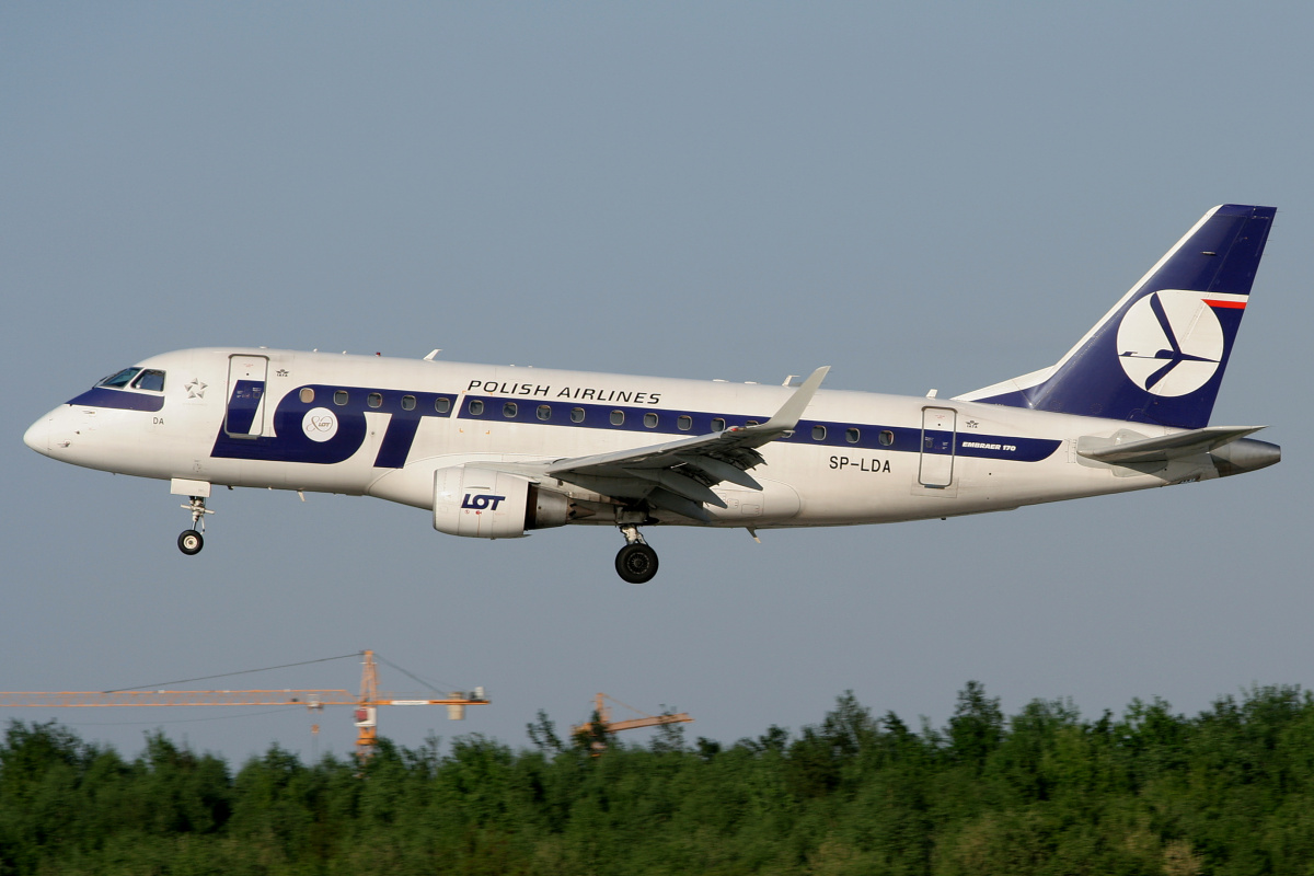 SP-LDA (80th Anniversary sticker) (Aircraft » EPWA Spotting » Embraer E170 (ERJ-170-100) » LOT Polish Airlines)