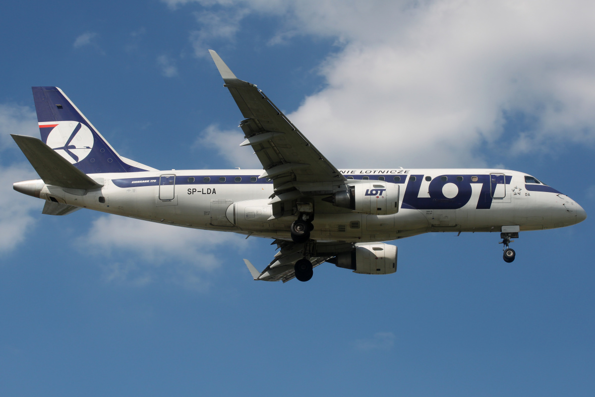 SP-LDA (Aircraft » EPWA Spotting » Embraer E170 (ERJ-170-100) » LOT Polish Airlines)