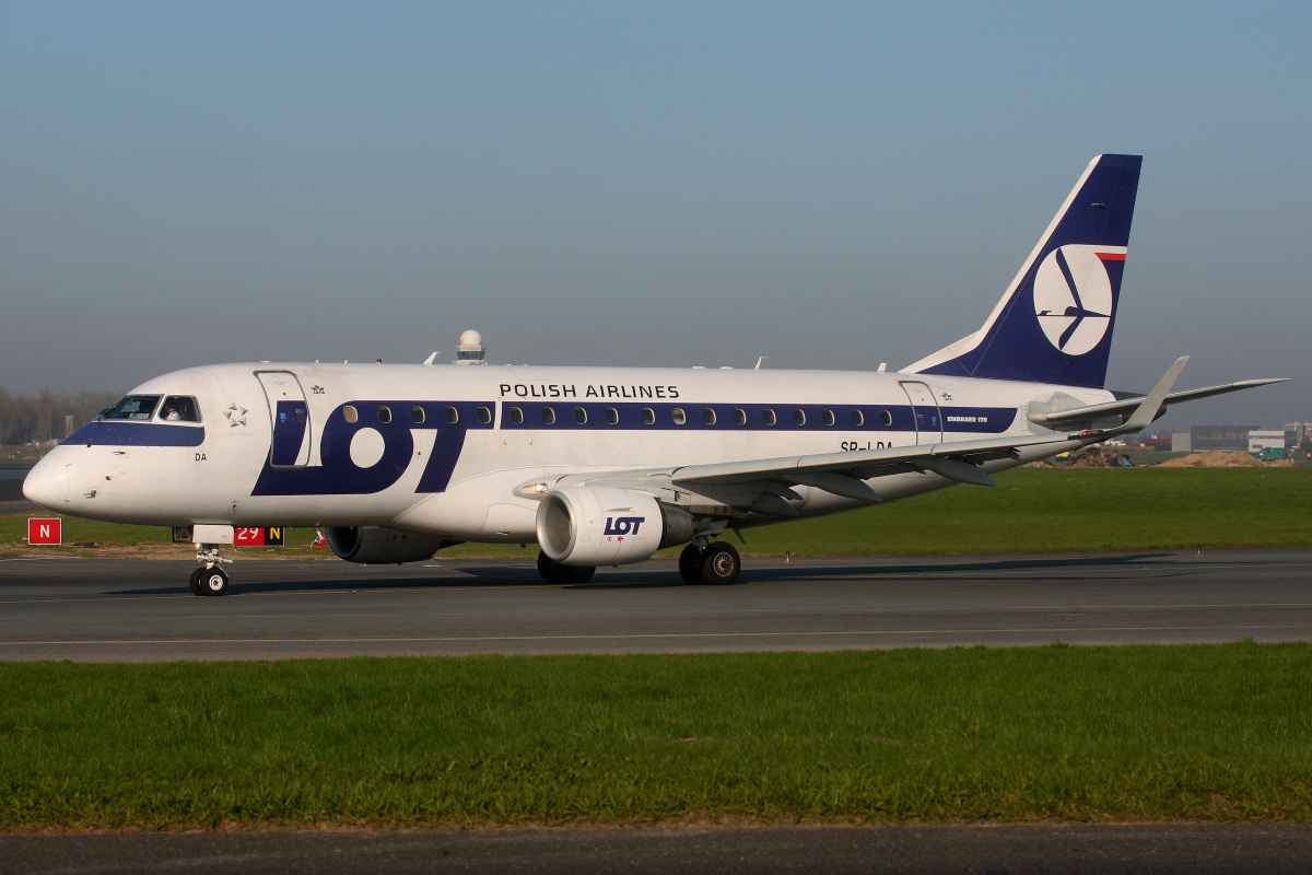 SP-LDA (Aircraft » EPWA Spotting » Embraer E170 (ERJ-170-100) » LOT Polish Airlines)