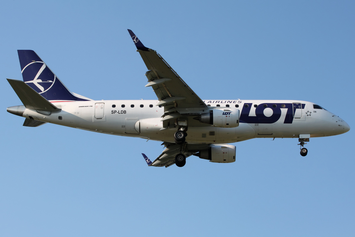 SP-LDB (nowe malowanie) (Samoloty » Spotting na EPWA » Embraer E170 » Polskie Linie Lotnicze LOT)