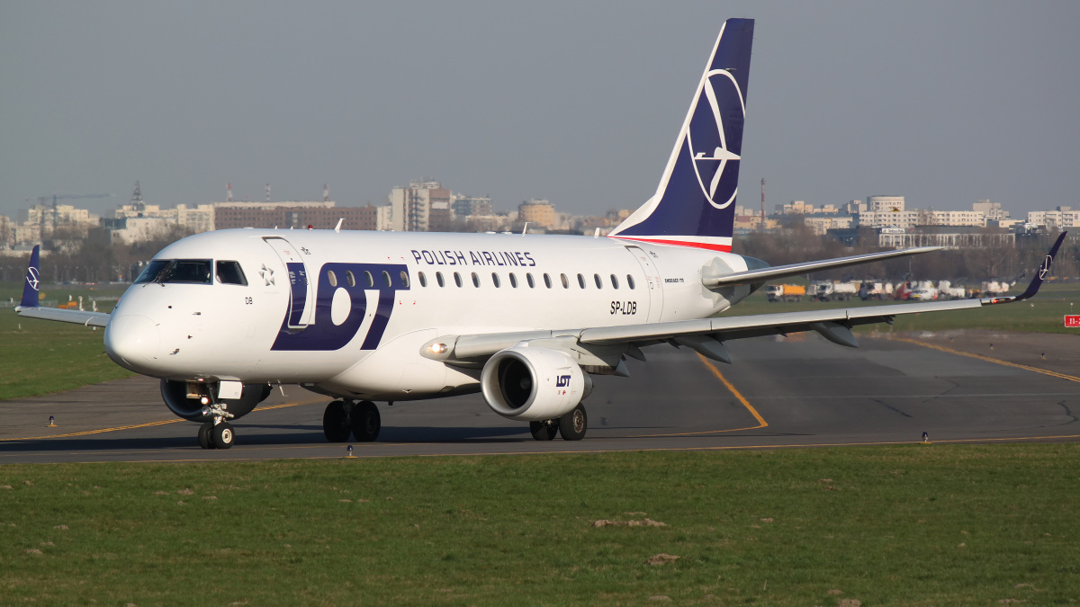 SP-LDB (new livery) (Aircraft » EPWA Spotting » Embraer E170 (ERJ-170-100) » LOT Polish Airlines)