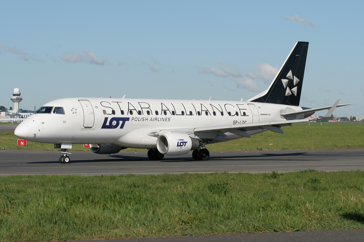 SP-LDC (malowanie Star Alliance) (Samoloty » Spotting na EPWA » Embraer E170 » Polskie Linie Lotnicze LOT)