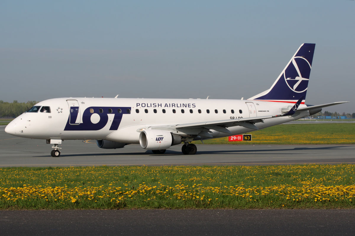 SP-LDD (new livery) (Aircraft » EPWA Spotting » Embraer E170 (ERJ-170-100) » LOT Polish Airlines)