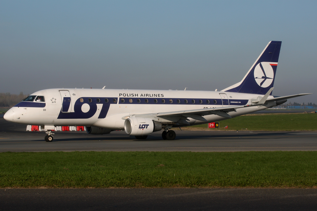 SP-LDD (Aircraft » EPWA Spotting » Embraer E170 » LOT Polish Airlines)