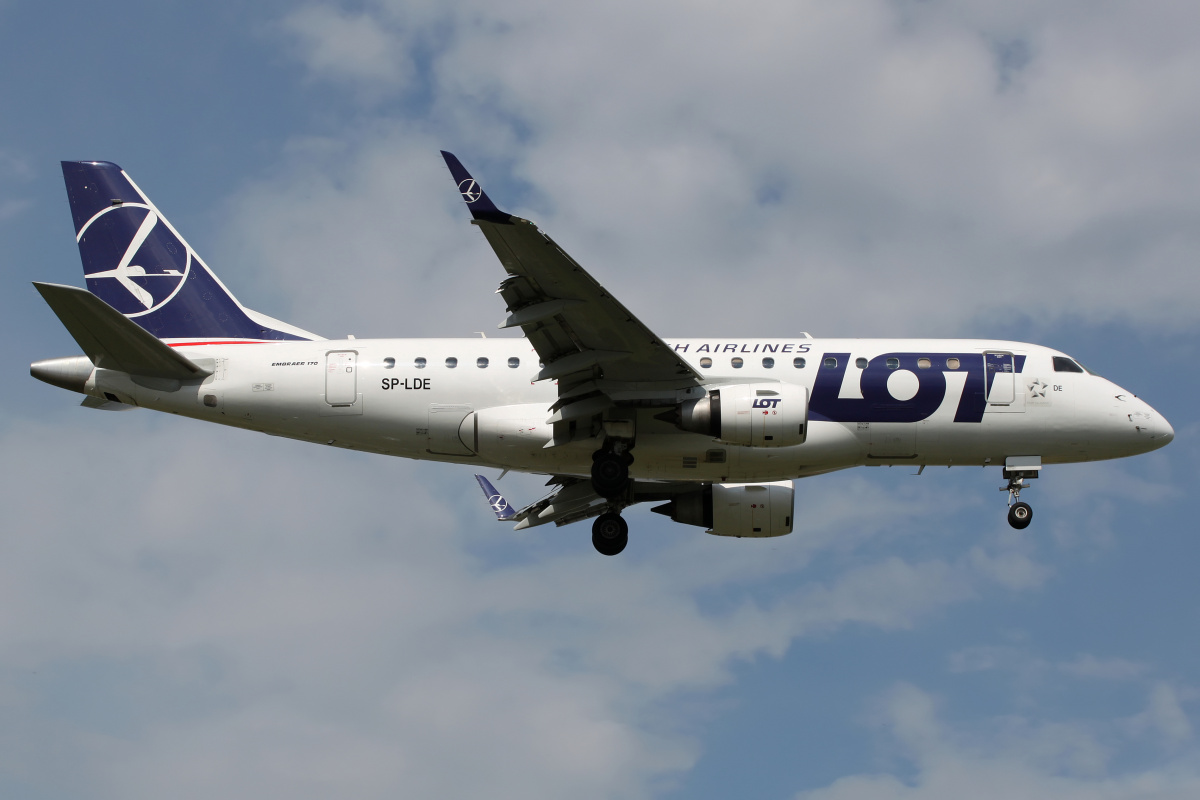 SP-LDE (nowe malowanie) (Samoloty » Spotting na EPWA » Embraer E170 » Polskie Linie Lotnicze LOT)