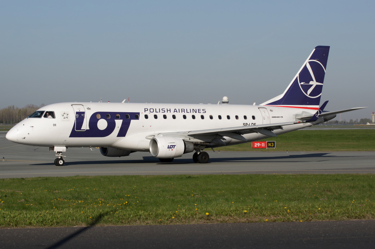 SP-LDE (nowe malowanie) (Samoloty » Spotting na EPWA » Embraer E170 » Polskie Linie Lotnicze LOT)