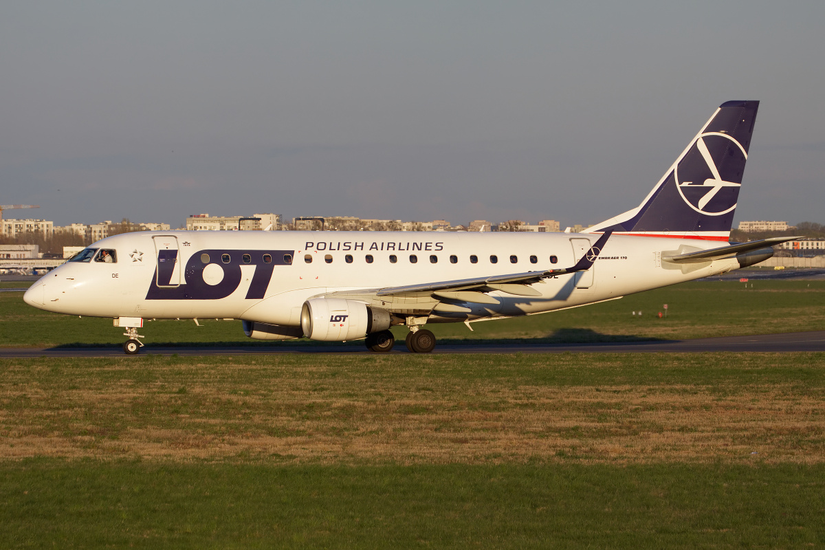 SP-LDE (nowe malowanie) (Samoloty » Spotting na EPWA » Embraer E170 » Polskie Linie Lotnicze LOT)