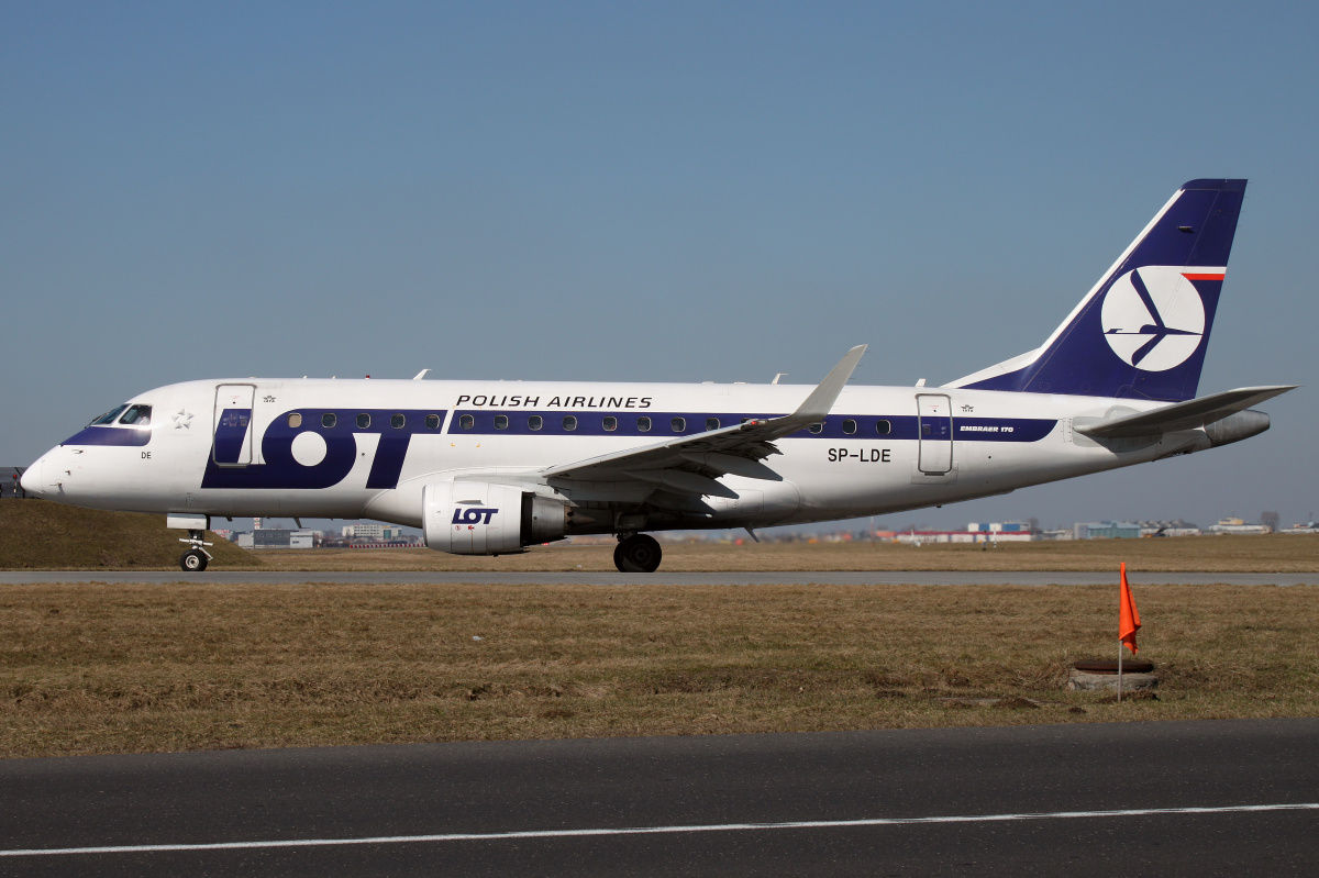 SP-LDE (Aircraft » EPWA Spotting » Embraer E170 » LOT Polish Airlines)