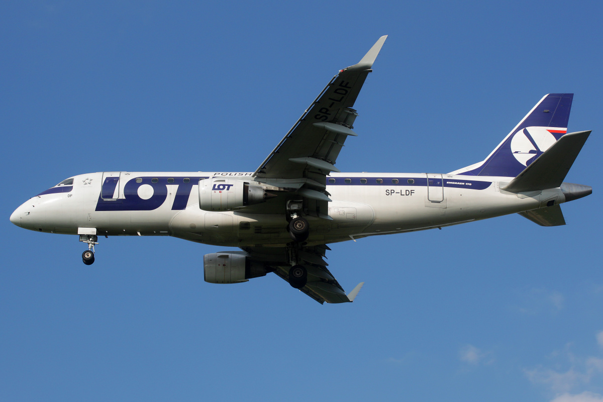 SP-LDF (Aircraft » EPWA Spotting » Embraer E170 » LOT Polish Airlines)