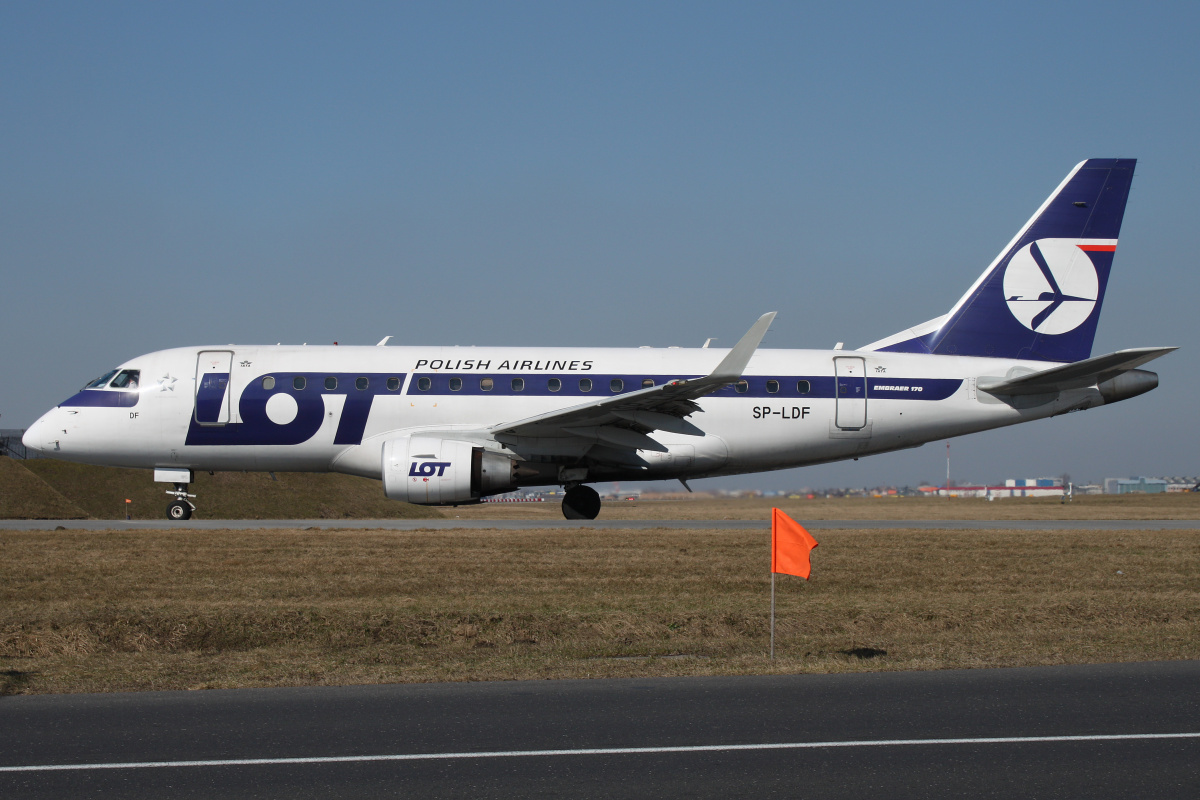 SP-LDF (Aircraft » EPWA Spotting » Embraer E170 » LOT Polish Airlines)