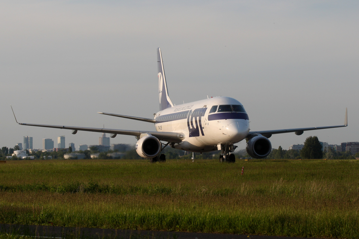 SP-LDF (Aircraft » EPWA Spotting » Embraer E170 (ERJ-170-100) » LOT Polish Airlines)