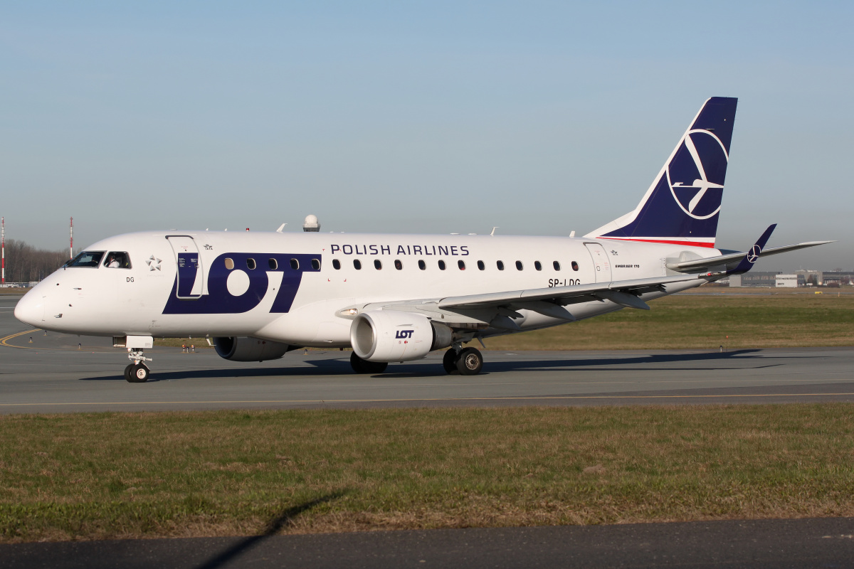 SP-LDG (nowe malowanie) (Samoloty » Spotting na EPWA » Embraer E170 » Polskie Linie Lotnicze LOT)