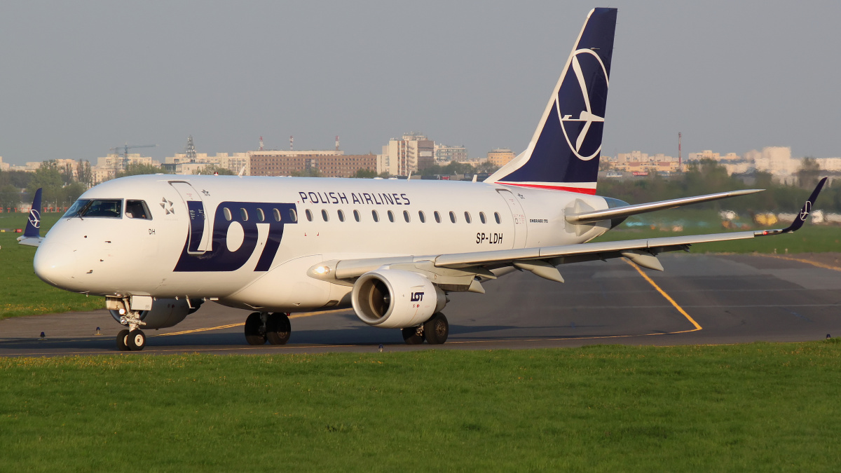 SP-LDH (new livery) (Aircraft » EPWA Spotting » Embraer E170 (ERJ-170-100) » LOT Polish Airlines)