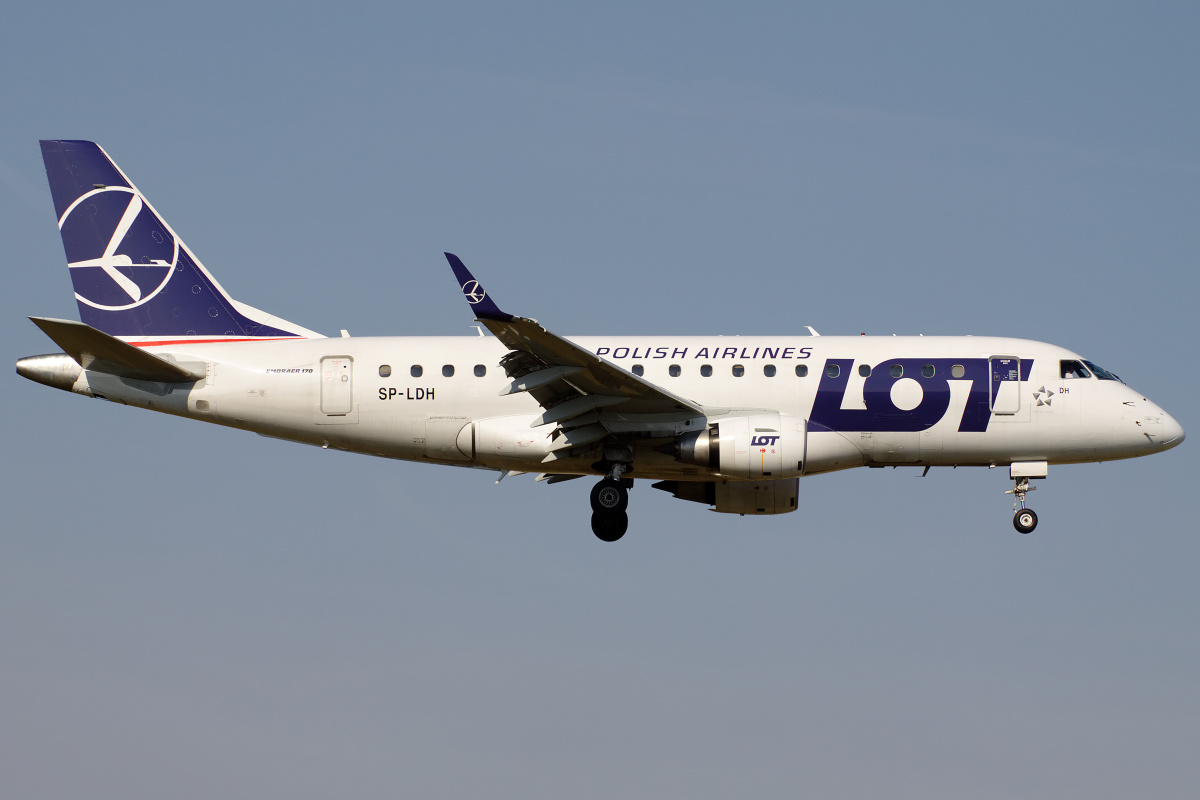 SP-LDH (new livery) (Aircraft » EPWA Spotting » Embraer E170 (ERJ-170-100) » LOT Polish Airlines)