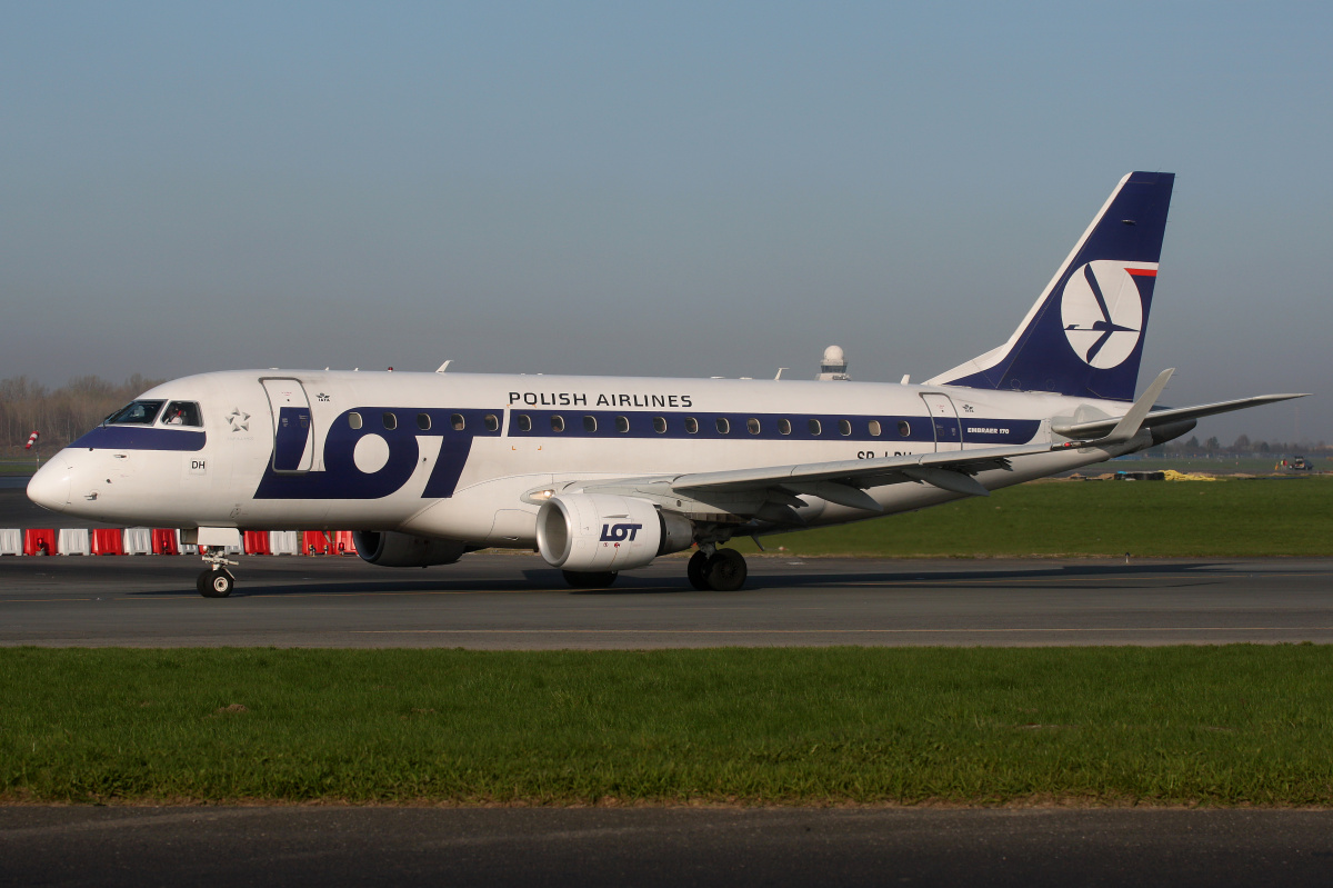 SP-LDH (Aircraft » EPWA Spotting » Embraer E170 » LOT Polish Airlines)