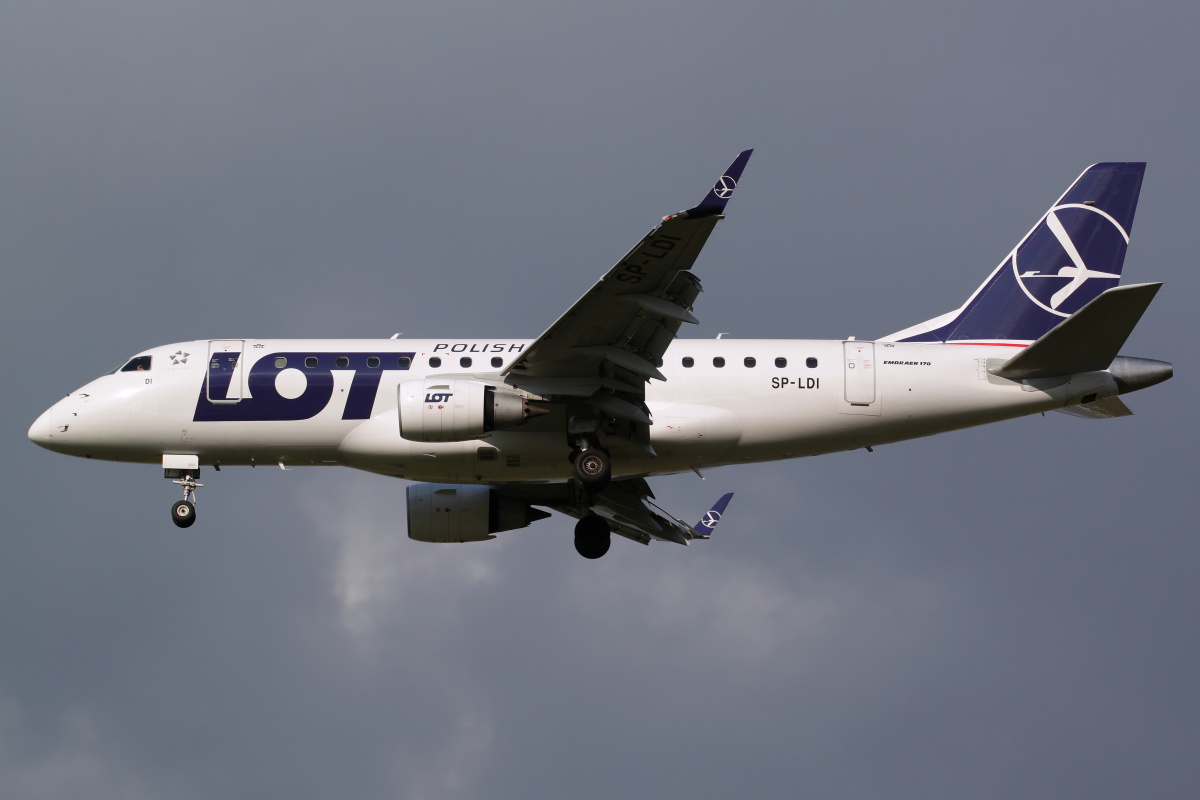 SP-LDI (new livery) (Aircraft » EPWA Spotting » Embraer E170 (ERJ-170-100) » LOT Polish Airlines)