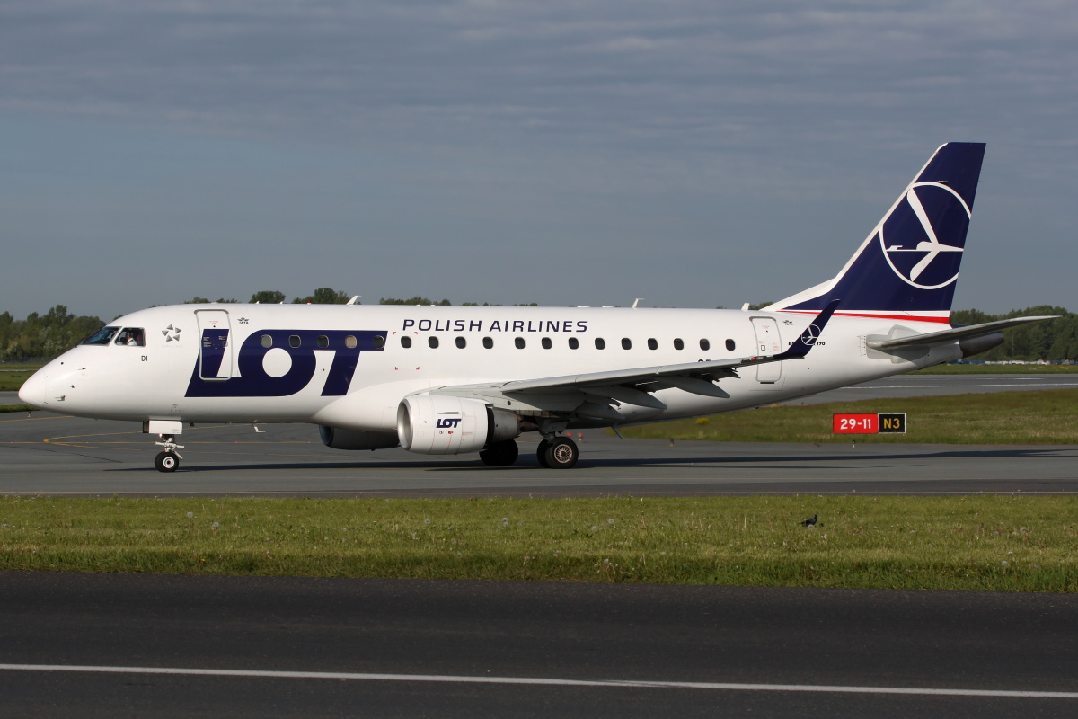 SP-LDI (new livery) (Aircraft » EPWA Spotting » Embraer E170 » LOT Polish Airlines)