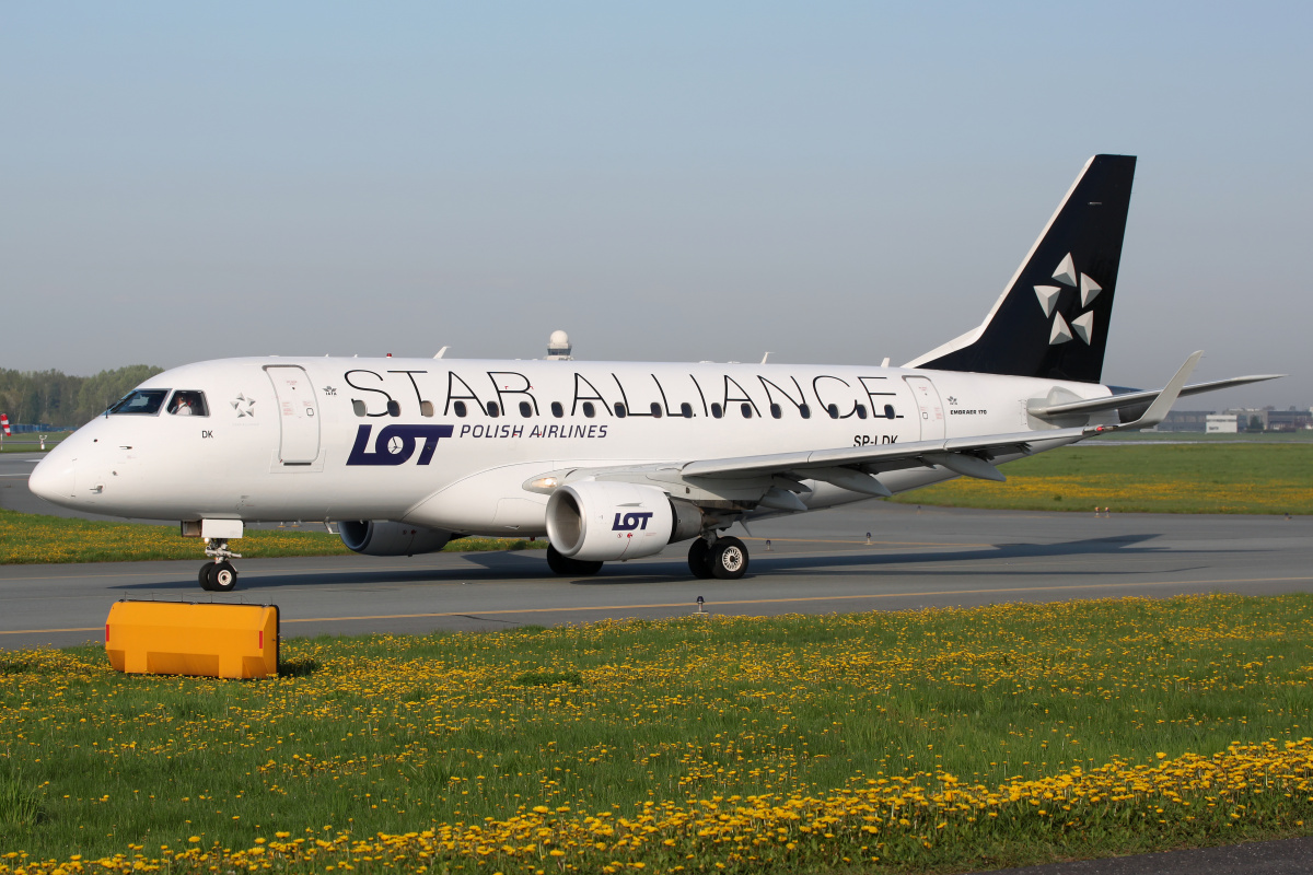 SP-LDK (Star Alliance livery) (Aircraft » EPWA Spotting » Embraer E170 (ERJ-170-100) » LOT Polish Airlines)