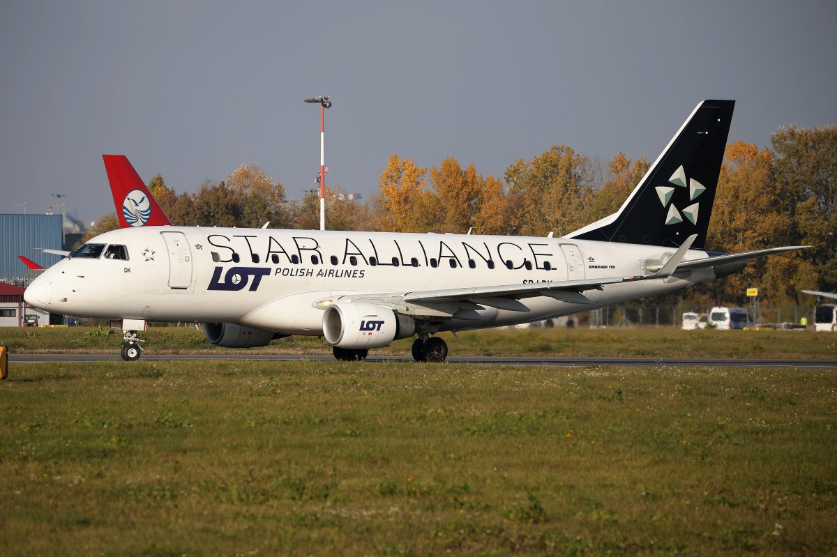 SP-LDK (Star Alliance livery) (Aircraft » EPWA Spotting » Embraer E170 (ERJ-170-100) » LOT Polish Airlines)