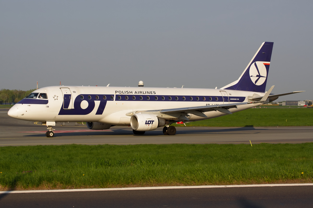 SP-LIM (Aircraft » EPWA Spotting » Embraer E175 (ERJ-170-200) » LOT Polish Airlines)