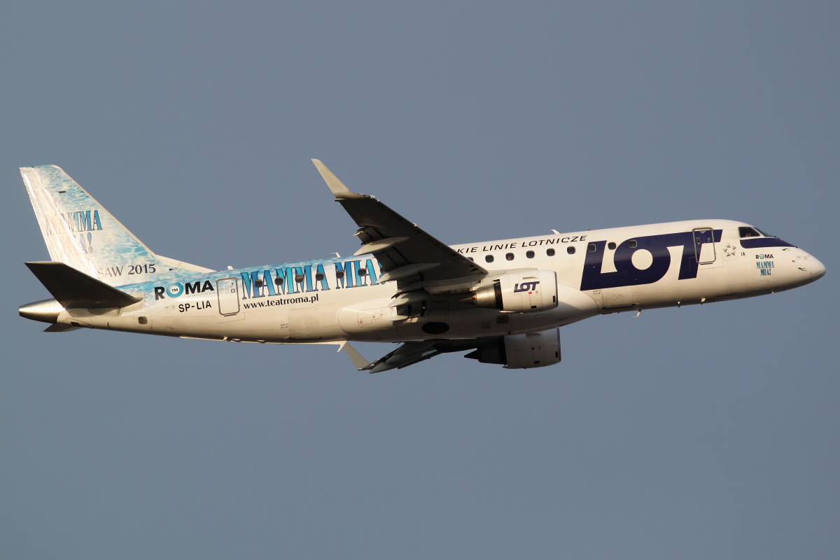 SP-LIA ("Mamma Mia 2015" wrap) (Aircraft » EPWA Spotting » Embraer E175 (ERJ-170-200) » LOT Polish Airlines)