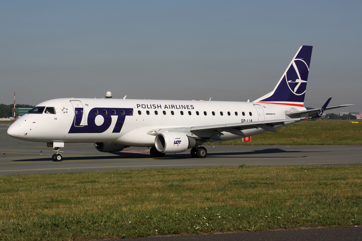 SP-LIA (nowe malowanie) (Samoloty » Spotting na EPWA » Embraer E175 » Polskie Linie Lotnicze LOT)