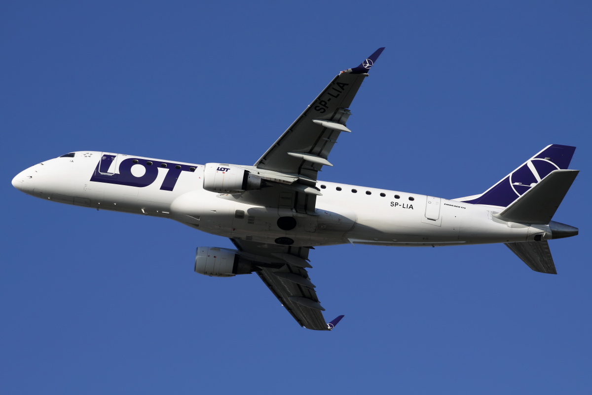 SP-LIA (new livery) (Aircraft » EPWA Spotting » Embraer E175 » LOT Polish Airlines)