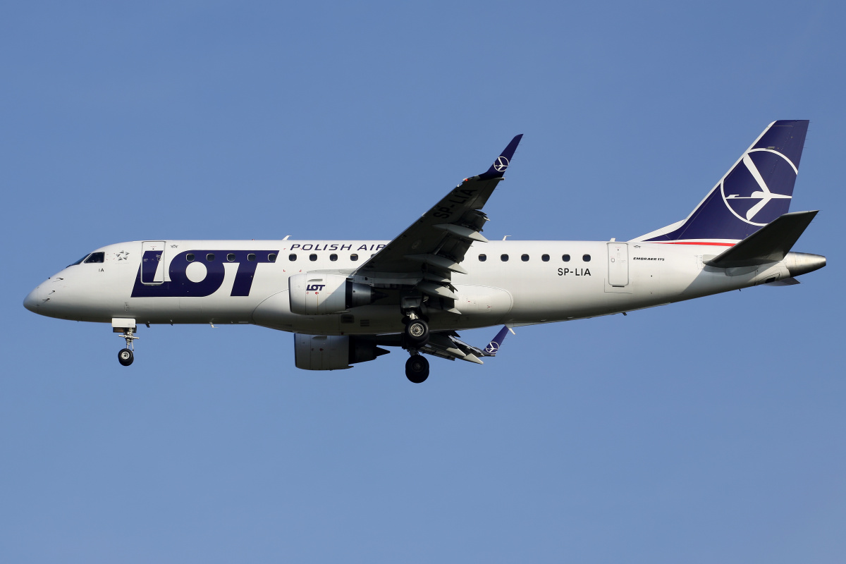 SP-LIA (nowe malowanie) (Samoloty » Spotting na EPWA » Embraer E175 » Polskie Linie Lotnicze LOT)