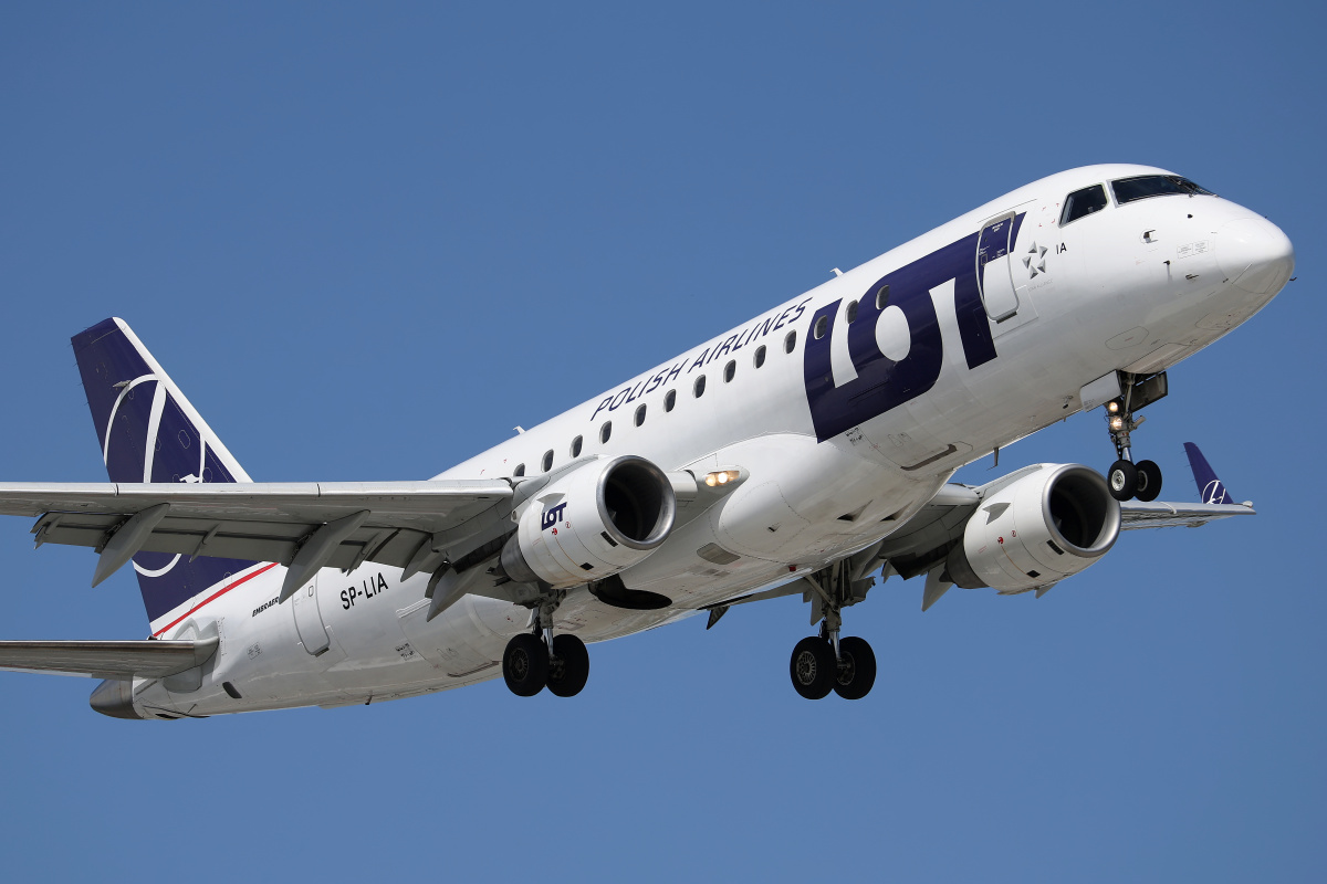 SP-LIA (new livery) (Aircraft » EPWA Spotting » Embraer E175 (ERJ-170-200) » LOT Polish Airlines)