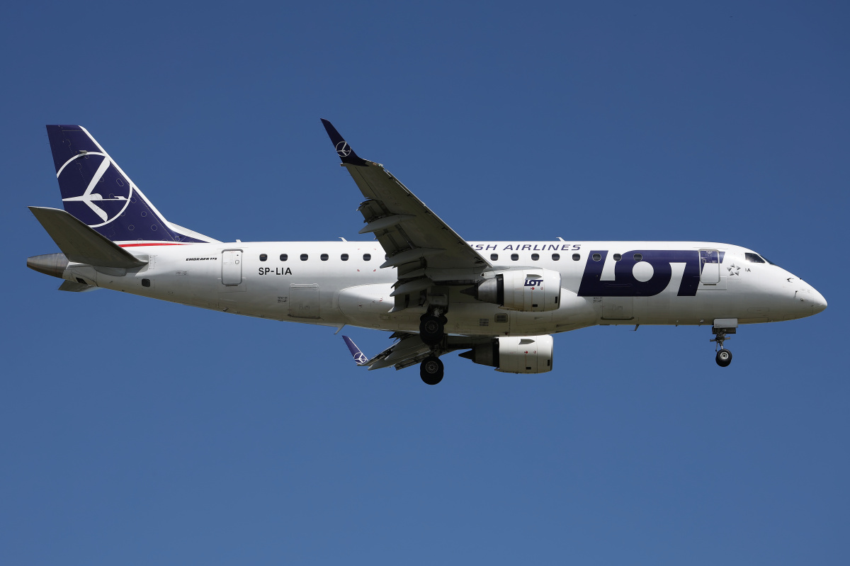 SP-LIA (nowe malowanie) (Samoloty » Spotting na EPWA » Embraer E175 » Polskie Linie Lotnicze LOT)