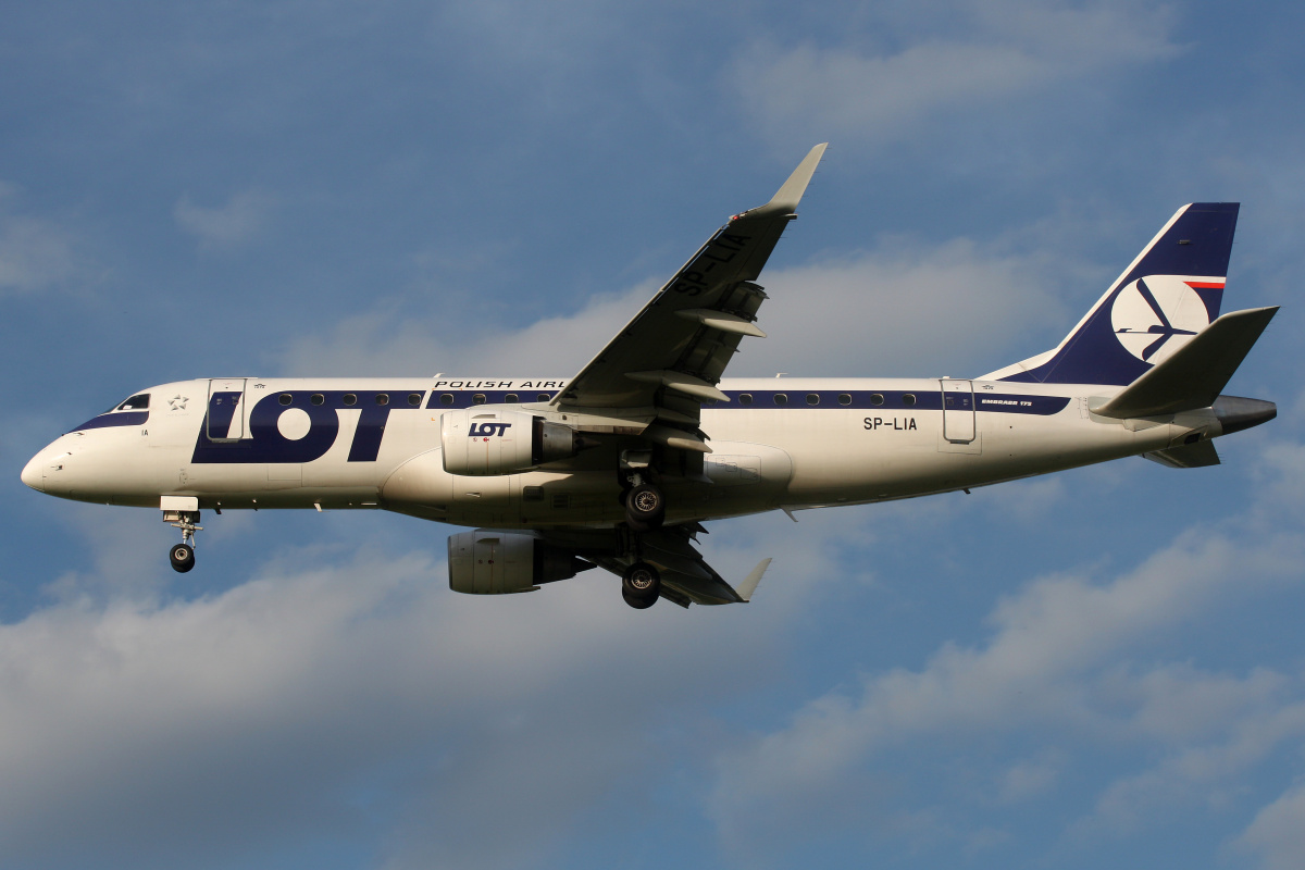 SP-LIA (Aircraft » EPWA Spotting » Embraer E175 » LOT Polish Airlines)