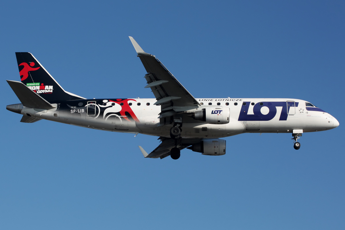 SP-LIB ("Ironman Triathlon Gdynia" wrap) (Aircraft » EPWA Spotting » Embraer E175 (ERJ-170-200) » LOT Polish Airlines)