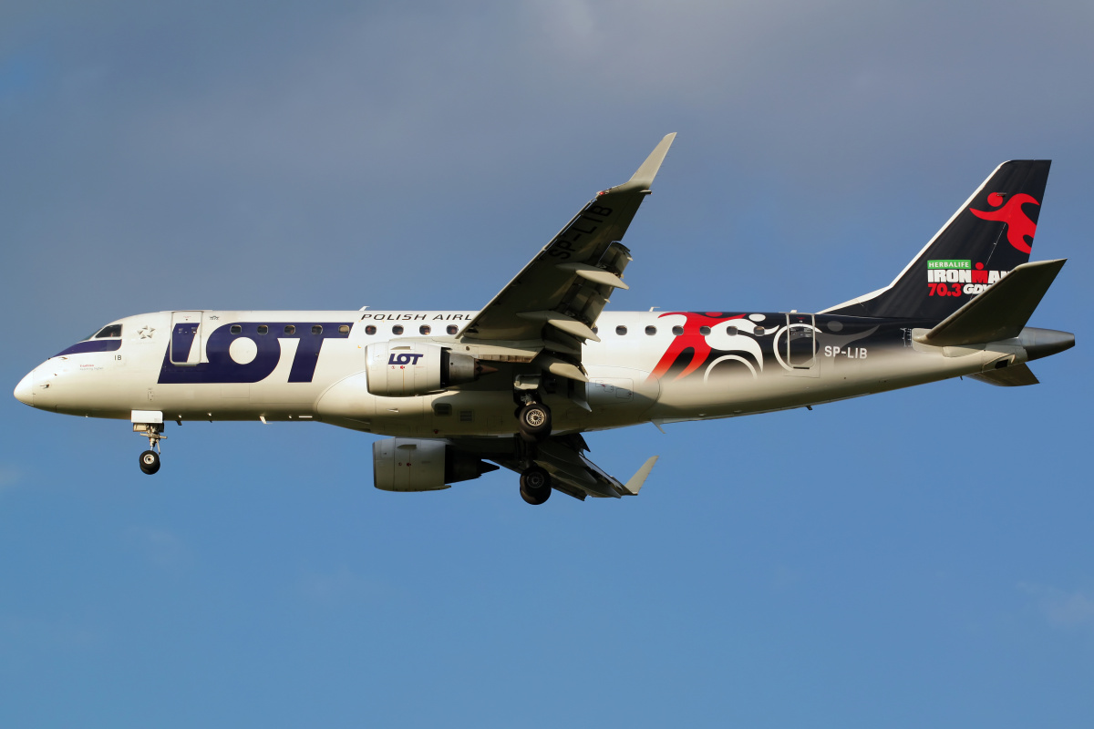 SP-LIB (Ironman Triathlon Gdynia livery) (Aircraft » EPWA Spotting » Embraer E175 » LOT Polish Airlines)