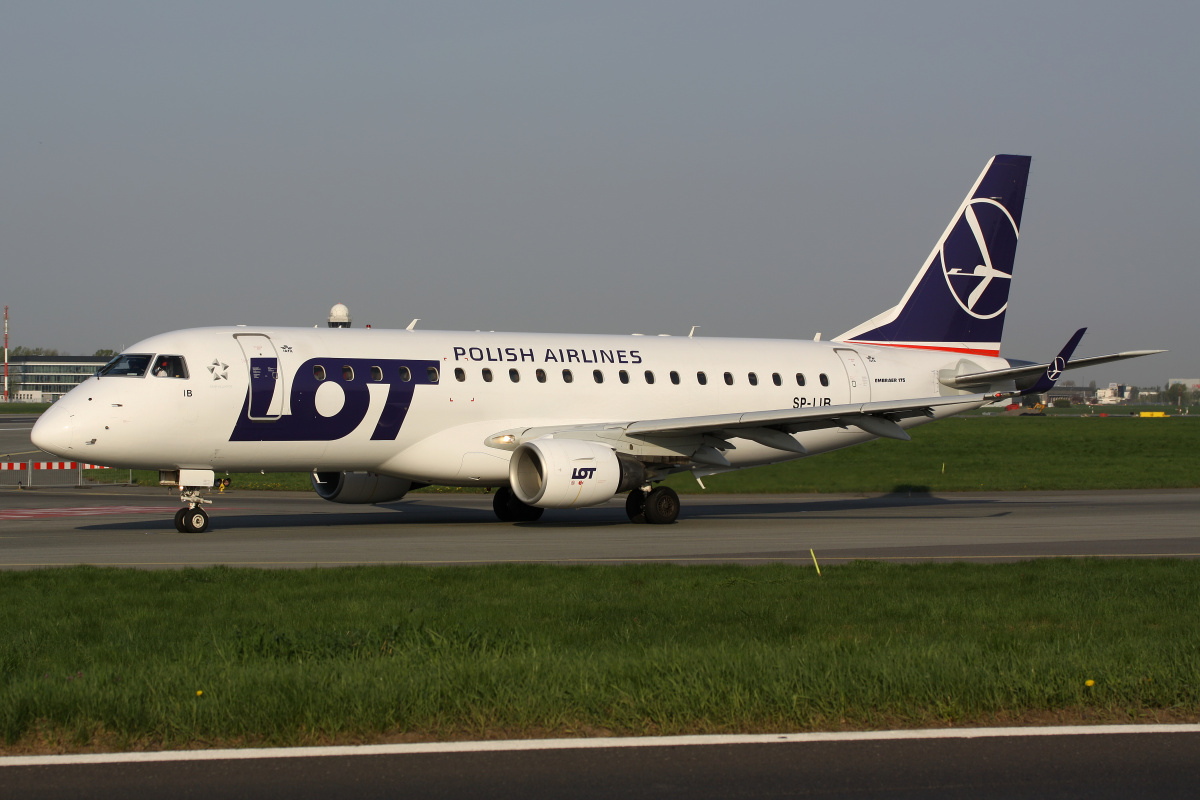 SP-LIB (new livery) (Aircraft » EPWA Spotting » Embraer E175 » LOT Polish Airlines)