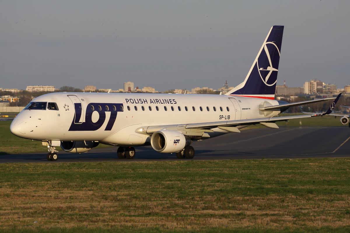 SP-LIB (nowe malowanie) (Samoloty » Spotting na EPWA » Embraer E175 » Polskie Linie Lotnicze LOT)