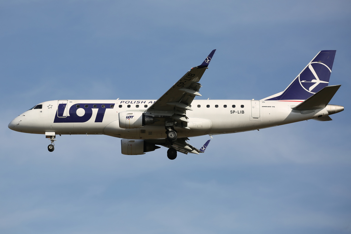 SP-LIB (new livery) (Aircraft » EPWA Spotting » Embraer E175 » LOT Polish Airlines)