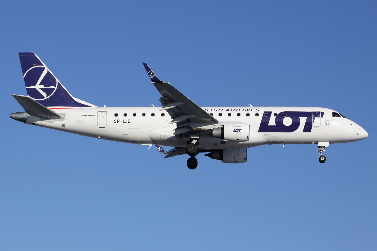 SP-LIC (new livery) (Aircraft » EPWA Spotting » Embraer E175 (ERJ-170-200) » LOT Polish Airlines)