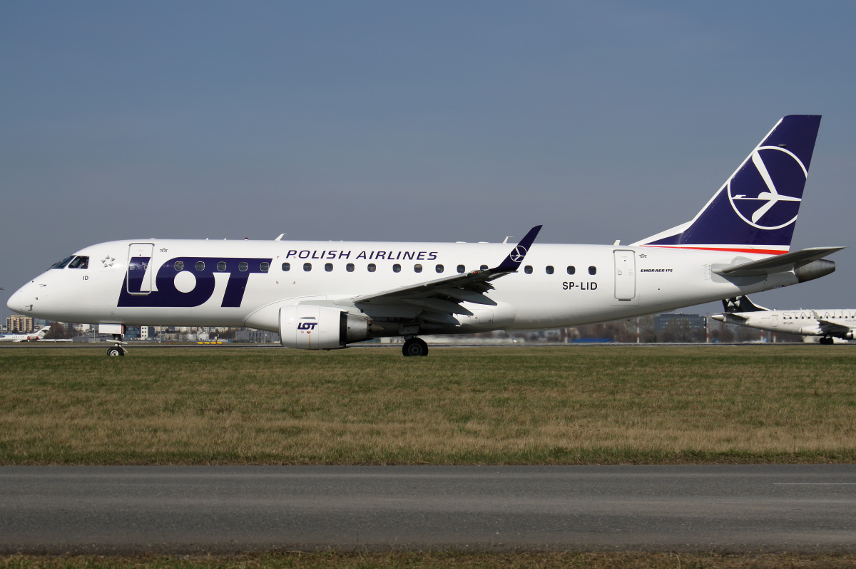 SP-LID (nowe malowanie) (Samoloty » Spotting na EPWA » Embraer E175 » Polskie Linie Lotnicze LOT)